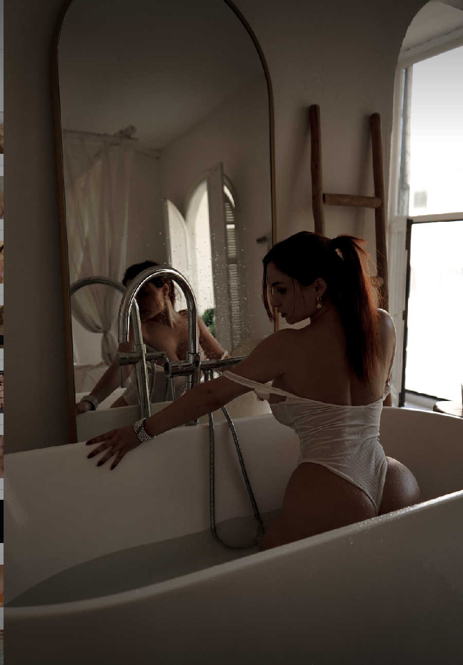 A playful frame from Miranda Faith nude — online in Nuremberg