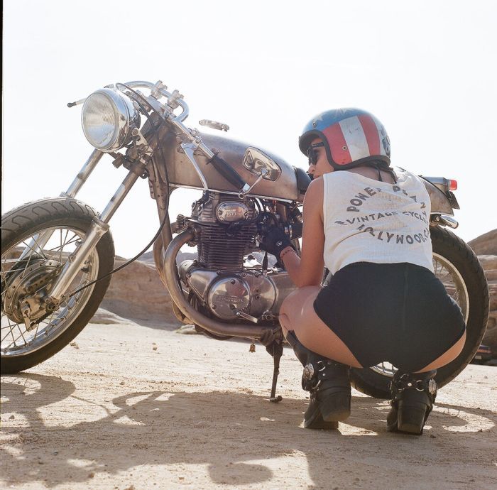 A playful frame from Girls on a motorcycle — online in Nuremberg