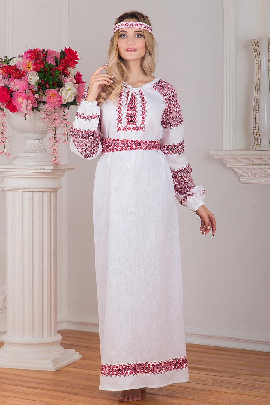 A playful frame from Women in Slavic costumes — online in Nuremberg