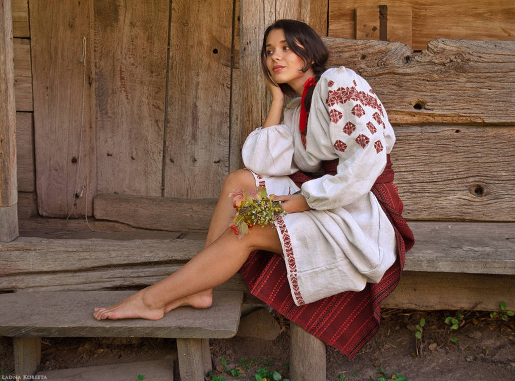 Fresh photos, fresh mood — Women in Slavic costumes online in Nuremberg